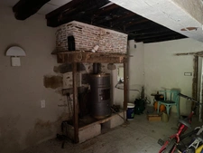 Maison en pierre de 77 m2 à rénover avec grange et jardin