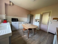 Maison de 3 chambres avec sous sol complet sur 837 m2 de terrain 