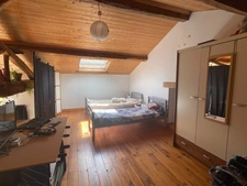 Corps de fermé rénové 170m2 avec deux granges -1370 m2 de terrain 