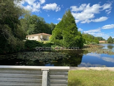 Très belle Propriété de  6,7hectares avec maison de plain-pied de 200m2, plan d'eau, gîte et dépendances 
