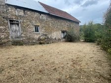 Maison en pierre- grange -terrain 4274 m2  SAINT PRIEST LA FEUILLE (23)