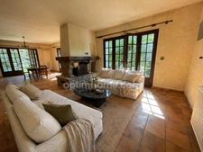 Maison à vendre 5 chambres dans parc avec tennis et piscine 