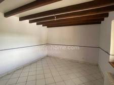 Maison de  bourg de 95m2, 3 chambres sur parcelle de 360m2 avec piscine et garage.