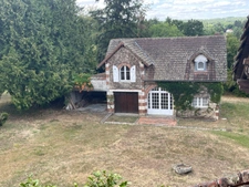 Trés belle maison  de 12 pièces sur 26925 m2 de terrain 