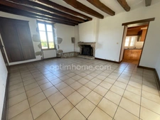 Maison en pierre  avec jardin deux garages et dépendances