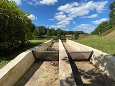 Très belle Propriété de  6,7hectares avec maison de plain-pied de 200m2, plan d'eau, gîte et dépendances 