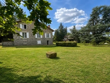 Trés belle maison  de 12 pièces sur 26925 m2 de terrain 