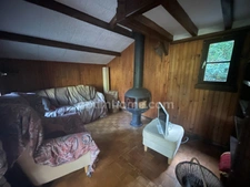 un chalet au bord de l'eau 