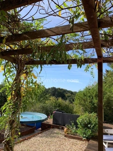 Maison en pierre avec 3 chambres et jardin clos