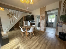 Belle maison en pierre de 4 chambres avec jardin de 515 m2 plat et clôturé.