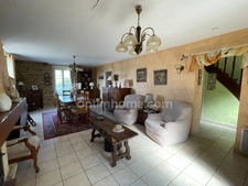 Maison de 107m2 avec double  garage et 3663 m2 de terrain 