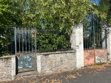 Maison bourgeoise de 8 pièces avec jardin, garage et dépendances