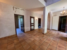 Maison à vendre 5 chambres dans parc avec tennis et piscine 