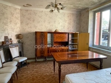Ensemble immobilier en pierre avec 5000 m2 de terrain.