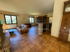 Maison à vendre 5 chambres dans parc avec tennis et piscine 