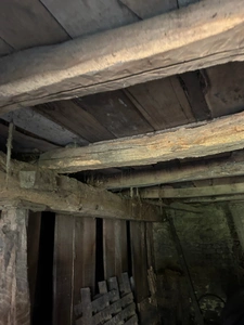 Ancienne fermette composée d’une maison, d’une grange attenante, d’un hangar sur 1139m2 de terrain.