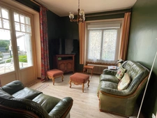 Belle maison individuelle de village de 115 m2 avec jardin et double garage.