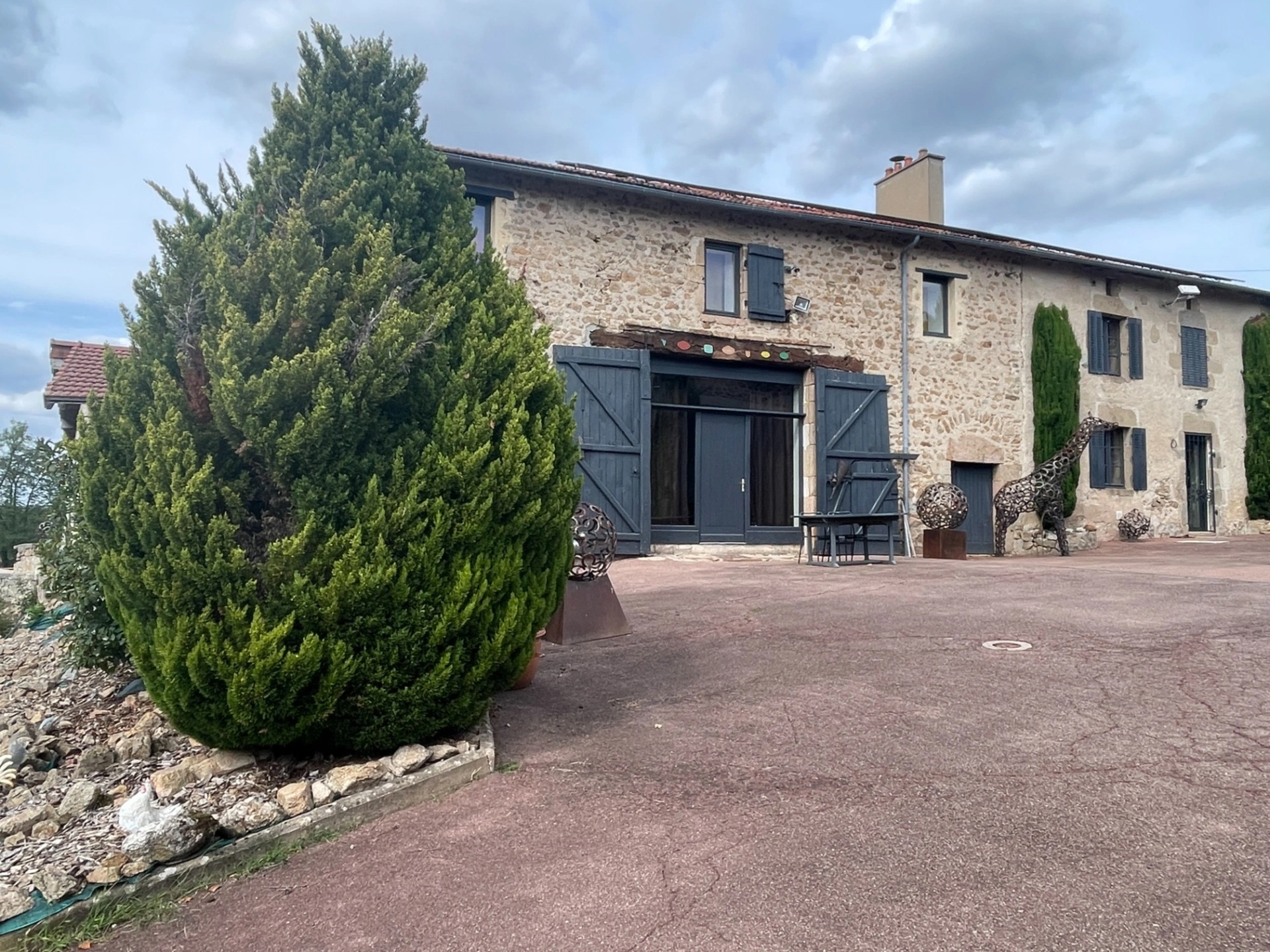 Maison 9 pièces 322 m² · à Bessines-sur-Gartempe · 322 m² · 422 000 €