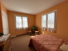 Très grande maison de caractère de 250m2 avec 8 chambres sur un beau parc de 2440m2.