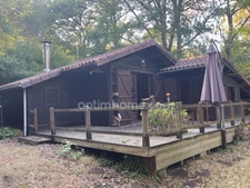 un chalet au bord de l'eau 