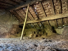 Ancienne fermette composée d’une maison, d’une grange attenante, d’un hangar sur 1139m2 de terrain.