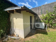 Maison de  bourg de 95m2, 3 chambres sur parcelle de 360m2 avec piscine et garage.