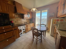 Maison sur sous-sol complet avec 3 chambres  sur jardin clos de 439 m2