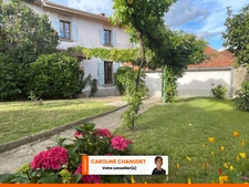 Maison en pierre  avec jardin deux garages et dépendances