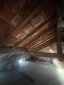 Ensemble immobilier en pierre avec 5000 m2 de terrain.