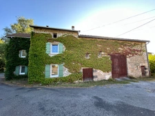 Propriété à vendre 10 pièces 400m2 habitable sur 3,5 hectares de terrain,  piscine et dépendances.
