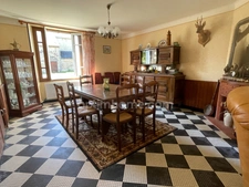 ensemble immobilier sur 1700m2 avec deux maisons, grange atelier jardin et puits 