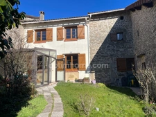 Maison de charme de 106 m2 habitable avec garages, atelier et jardin 