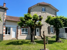 Maison de caractère de 193m2 avec 4 chambres garage et grandes dépendances.