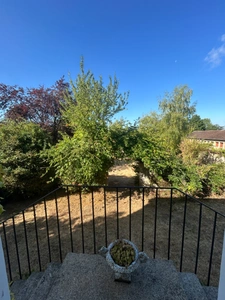 Maison bourgeoise de 8 pièces avec jardin, garage et dépendances