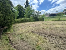 Grange de 170m2 avec dépendance de 20m2 sur une parcelle de terrain d’une surface de 653m2.
