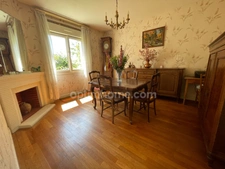 Maison de 3 chambres avec sous sol complet sur 837 m2 de terrain 