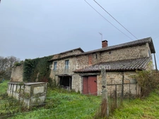 Corps de ferme à rénover avec 9511 m2 de terrain