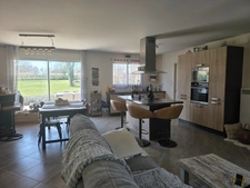 Maison contemporaine avec piscine chauffée, grand terrain et bureau – La Force