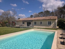 Maison contemporaine avec piscine chauffée, grand terrain et bureau – La Force