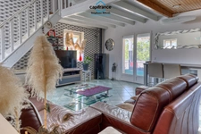 Maison en pierre à vendre 6 pièces FUMEL (47) de 120m2 environ avec piscine et garage.