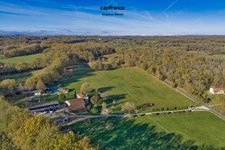 8-room property for sale, 220m2 chalet - horse stalls - outbuildings on 7 hectares of land