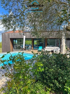 Lot (46) department, for sale in Mauroux: 8-room house of 210 m² - 2,400 m² plot - Single storey
