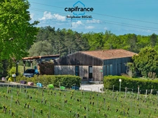 Lot (46) department, for sale in Mauroux: 8-room house of 210 m² - 2,400 m² plot - Single storey