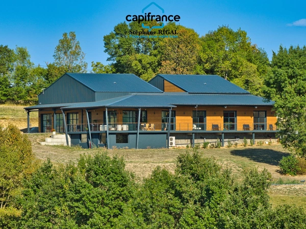 Propriete à vendre 10 pièces proche de VILLEREAL (47) de 500m2 habitables et de 3,85 ha de terrain