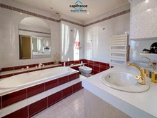 Maison à vendre 6 pièces  de 165m2 habitables sur terrain de 770m2 avec piscine et garage