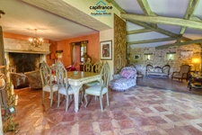 Propriete à vendre 7 pièces FUMEL (47) Propriété de 230m2 sur 11ha de prairie et de bois. Piscine et lac