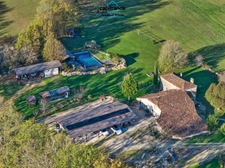 8-room property for sale, 220m2 chalet - horse stalls - outbuildings on 7 hectares of land