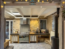 8-room property for sale, 220m2 chalet - horse stalls - outbuildings on 7 hectares of land
