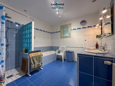 House for sale in MONTAYRAL (47), 8 rooms, 185 m2 on a plot of 3642 m2