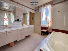 Maison à vendre 6 pièces  de 165m2 habitables sur terrain de 770m2 avec piscine et garage